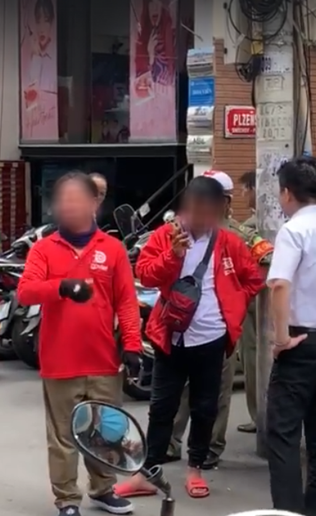 photo-1-1566567564903197180864