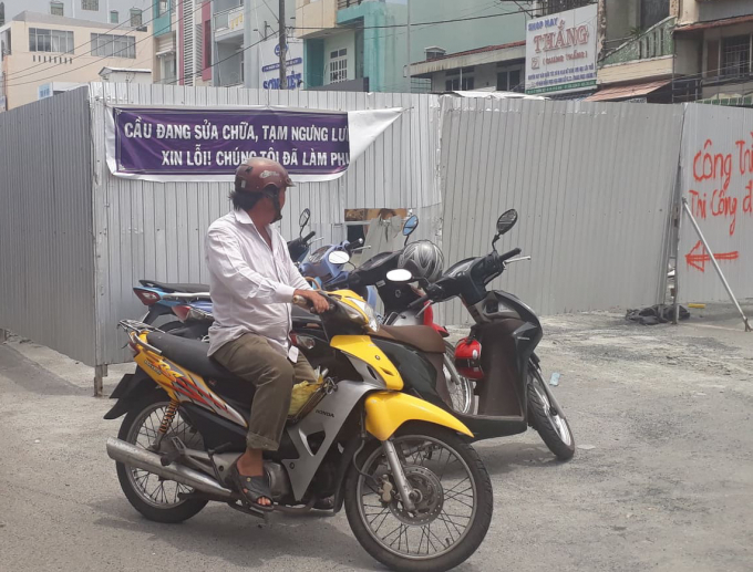 cho-phep-xe-gan-may-luu-thong-qua-cau-ca-mau-truoc