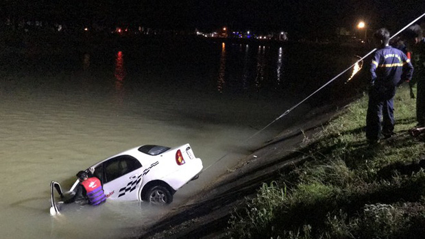 photo-1-15673336717271779816853