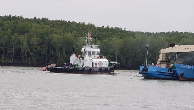 Vụ chìm tàu 8.000 tấn