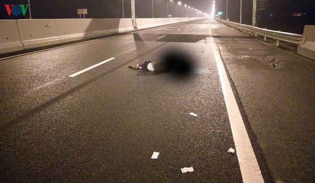 photo-1-15726685788141524705403