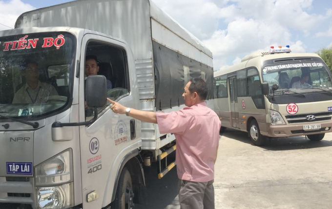 vay-nu-sat-hach_h11_bujs