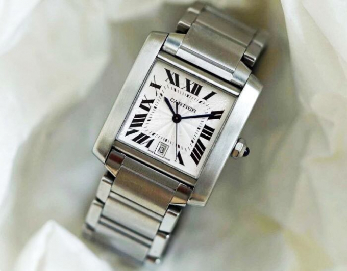 do-ng-ho-cartier-tank-1581012577-width700height548