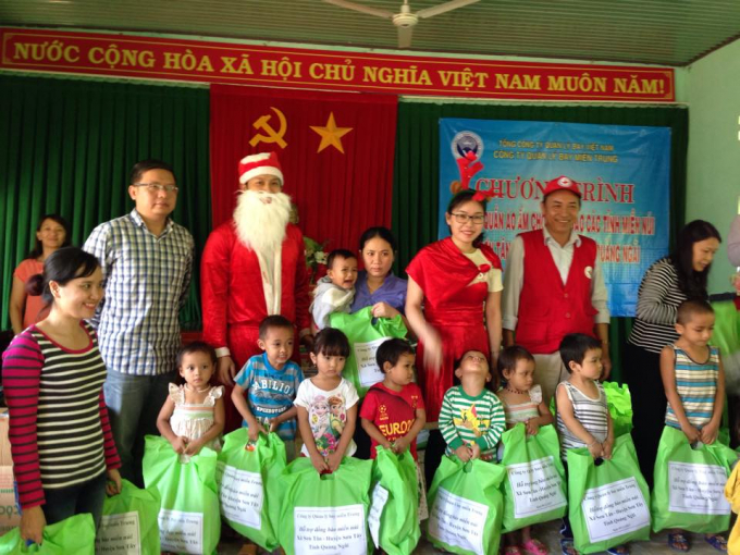 Ủng hộ quần áo ấm cho đồng bào miền núi huyện Sơn 