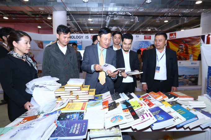 TT Tung tham gian hang nha xuat ban