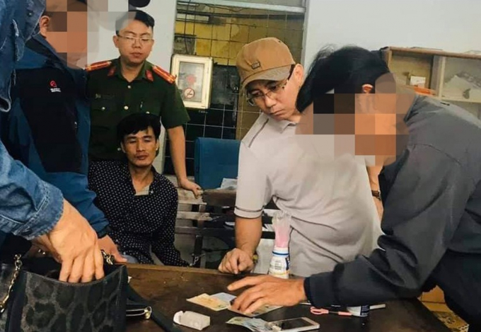 5A4F1586-FCFC-47E5-A8CA-827B37C51CDB.