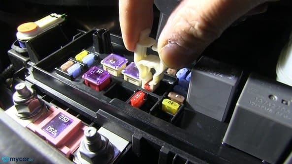 gap-cau-chi-o-to-hong-ra-de-thay-the