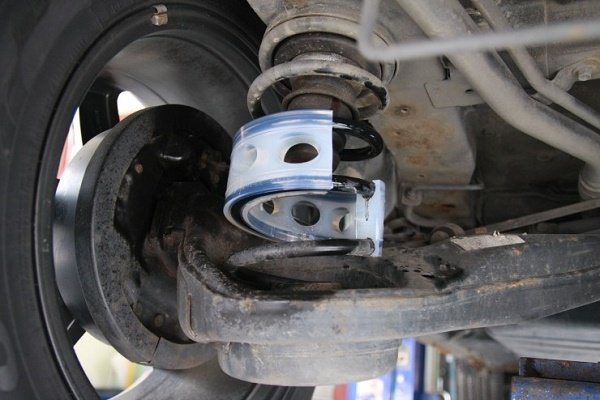 dem-cao-su-giam-chan-oto-com-vn-dfee