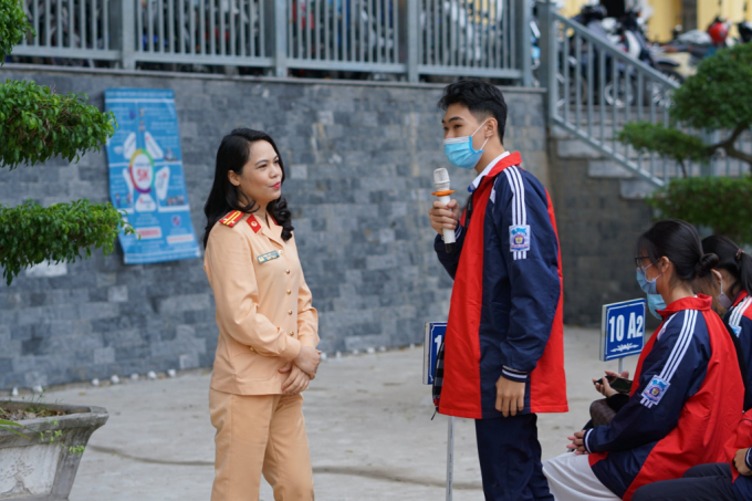 1906813_hoc_sinh_truong_thpt_hon_gai_tp_ha_long_da