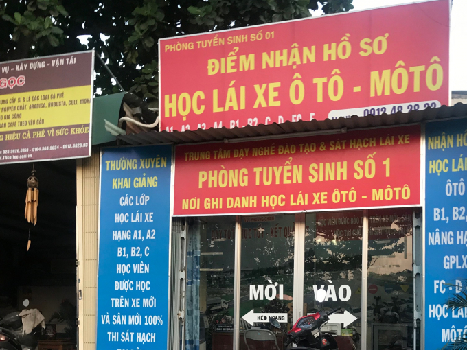 HÌNH 2- Trung tâm của trường