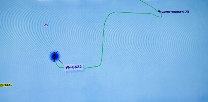 Máy bay trực thăng tiến hành tìm kiếm thuyền viên 