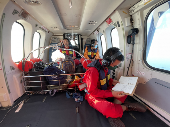 Máy bay trực thăng tìm kiếm cứu nạn tại hiện trườn