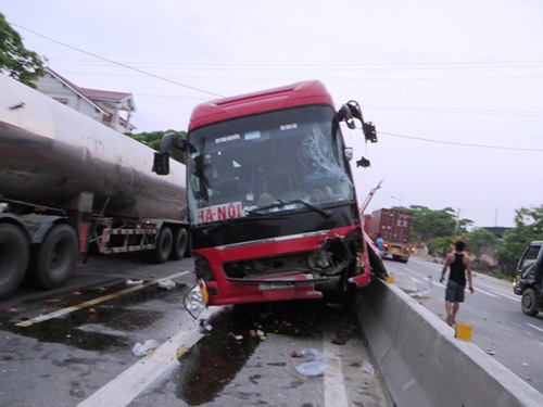 vovgiaothong_9_7_11_20_doi_dau_xe_cho_gach1