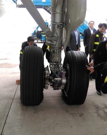 May bay Vietnam Airlines bi cat lop:Giai oan san bay Da Nang