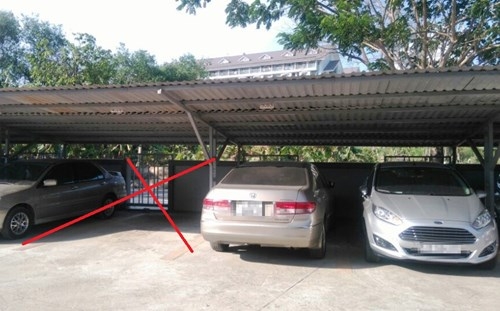 xe-hop-bien-mat-ky-la-cung-nguoi-phu-nu-o-cc-pho-d