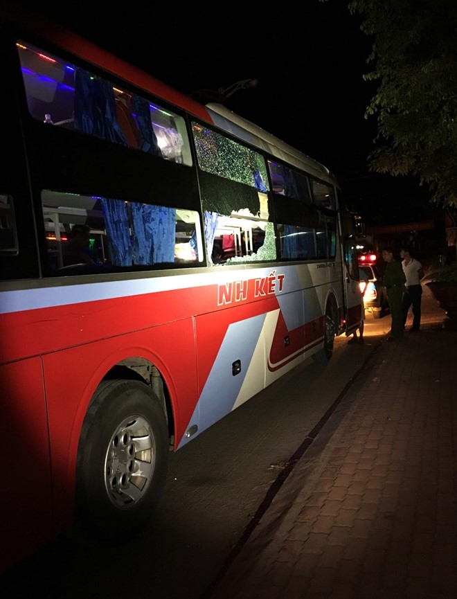 15_Anh_1_Nem_gach_nat_xe_khach