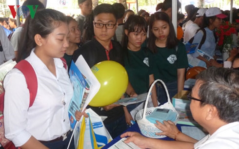 tuyen_sinh_2_vov_jkia