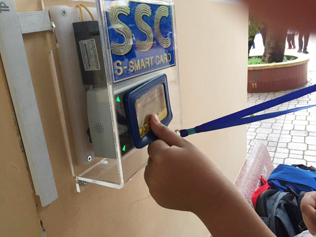 mot-truong-cap-2-o-tphcm-diem-danh-hoc-sinh-bang-h