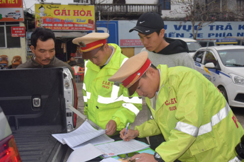 Hue-Xe-46-cho-nhoi-nhet-79-khach-dsc_9711-15185172