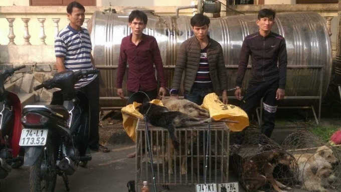 Quang-Tri-Bat-nhom-thanh-nien-dung-ot-bot-day-thon