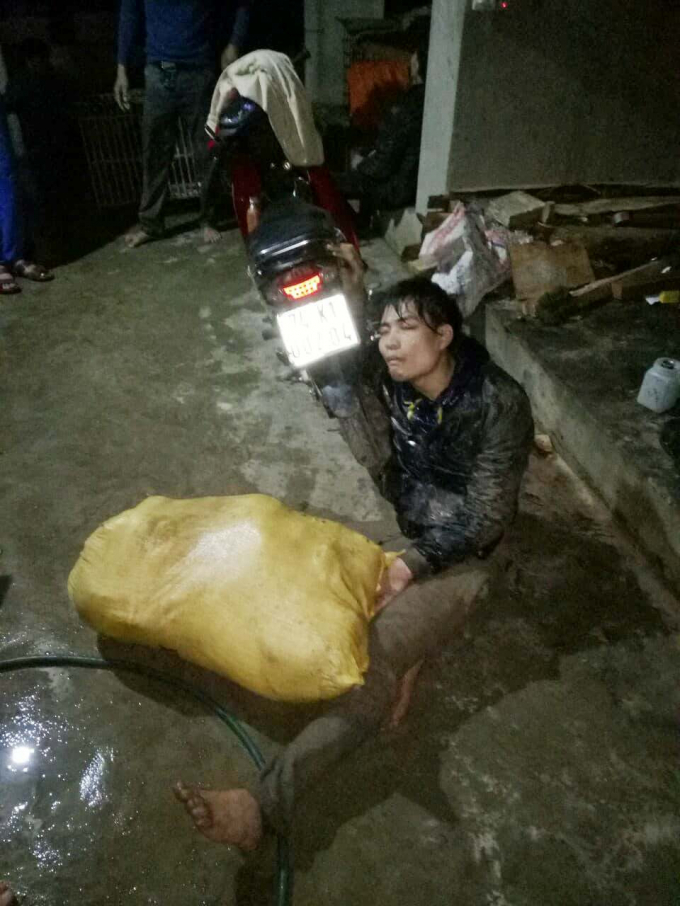 Quang-Tri-Bat-nhom-thanh-nien-dung-ot-bot-day-thon