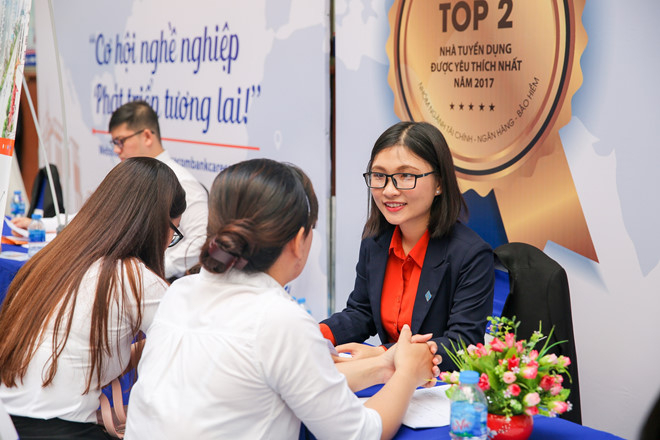 ngay_hoi_viec_lam_hutech_4