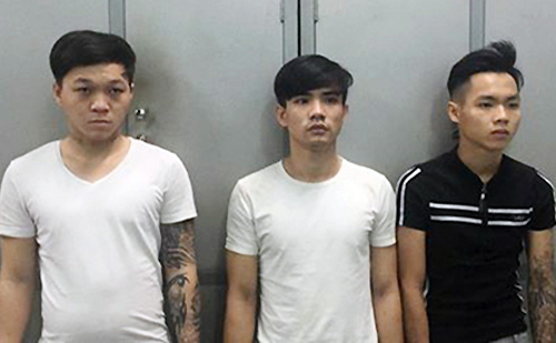 cuop-du-khach-8847-1528944322