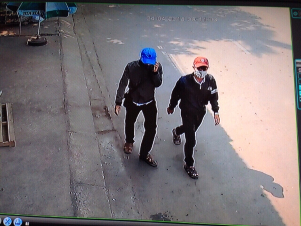 vach-mat-2-ga-hoc-sinh-trom-xe-may-hinh-anh0119909