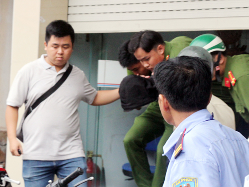 cuop-ngan-hang-2661-1534154358-4075-1534295856