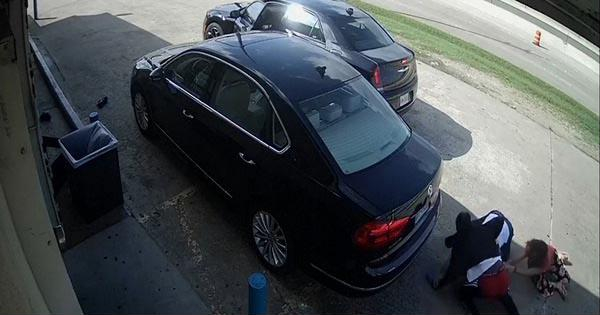 nguoi-phu-nu-bi-ten-cuop-keo-le_0_0