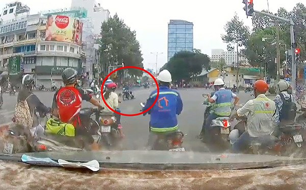 keo_le_co_gai_da_sua_yqmp