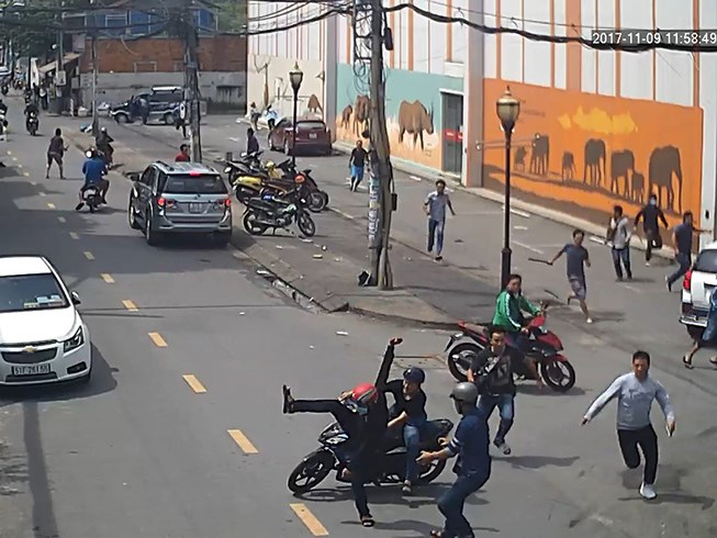 bat-bang-trom-xe-chuyen-nghiep-tan-phu_ebim