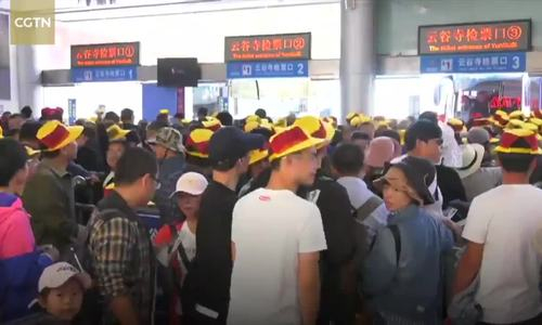 hang-tram-trieu-nguoi-trung-quoc-do-xo-di-choi-dip