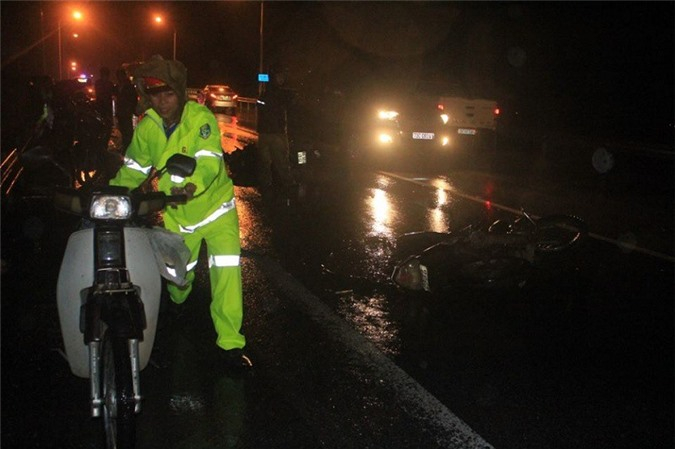 Truy-tim-o-to-chay-toc-do-cao-gay-tai-nan-lien-hoa