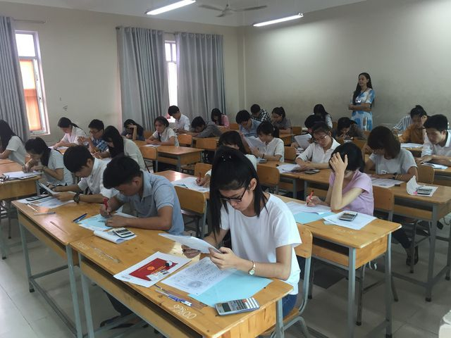 thi-sinh-du-ky-danh-gia-nang-luc-tai-dh-luat-tphcm