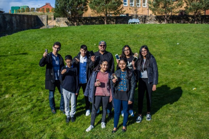 nghien-dien-thoai-3-7677-1551259799