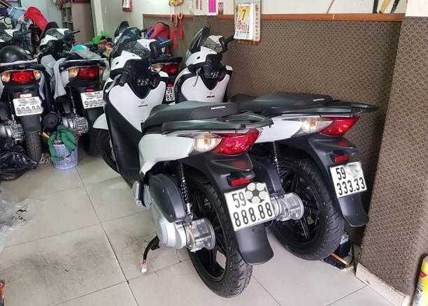 nhung-chiec-honda-sh-bien-khung-gia-tien-ty-gay-ch