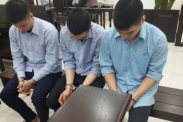 ha-noi-3-tai-xe-quay-danh-nguoi-lai-xe-ba-gac-den-