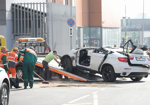 BMW-X5-2-9360-1556938436