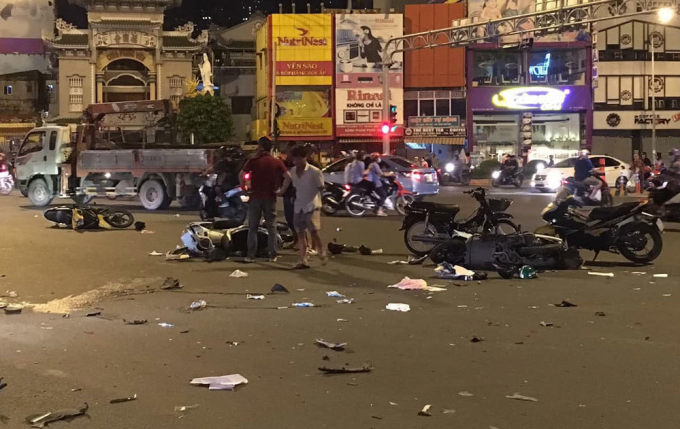 hien-truong-vu-nu-tai-xe-bmw-tong-lien-hoan-1-nguo