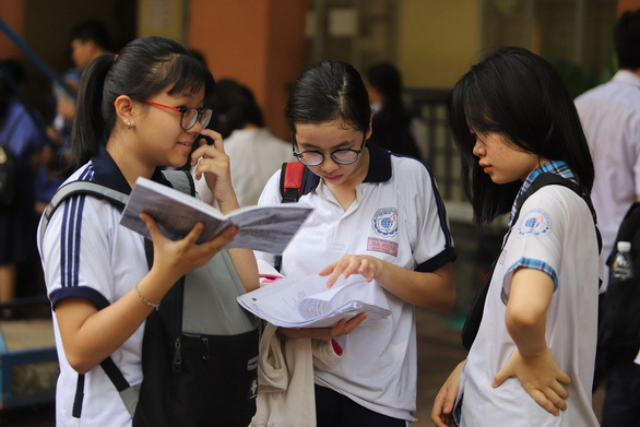 thi-lop-10-tieng-anh-2-1559460212076877958990