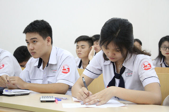 truong-dh-dau-tien-o-tp-hcm-cong-bo-diem-chuan-nam