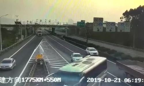 xe-khach-lao-ra-khoi-cao-toc-35-nguoi-thoat-chet-1