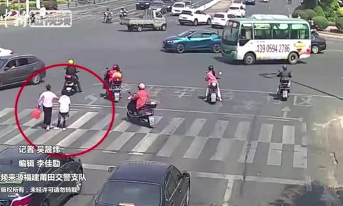 me-vuot-den-do-bi-con-gai-bat-phai-quay-lai-157320