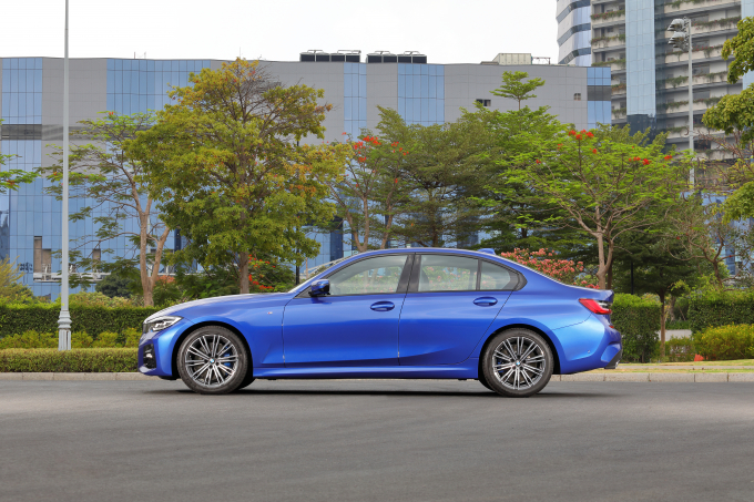 Thiết kế tân tiến với đường gấp sắc cạnh và bề mặt