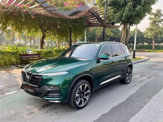 Khach-hang-thay-doi-mau-sac-ngoai-that-cho-xe-VinF