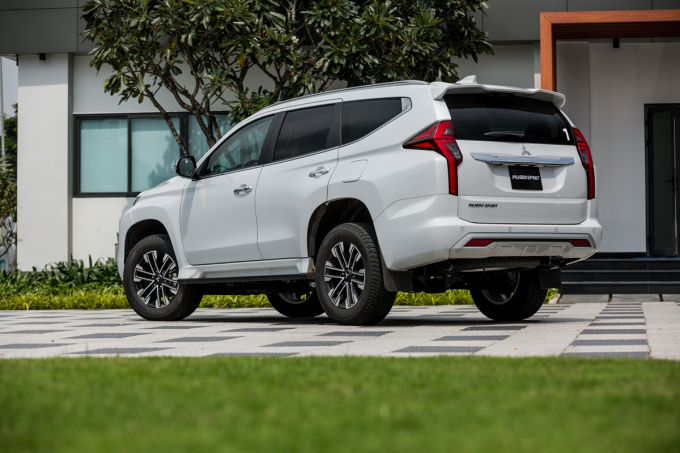 Mitsubishi-Pajero-Sport-2020-Ngoai-canh-Ngoai-that