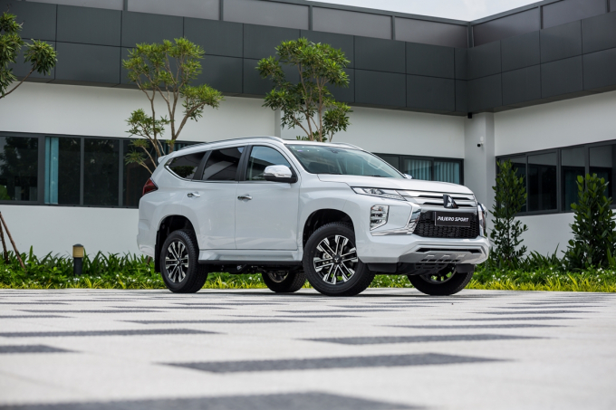 Mitsubishi-Pajero-Sport-2020-Ngoai-canh-Ngoai-that