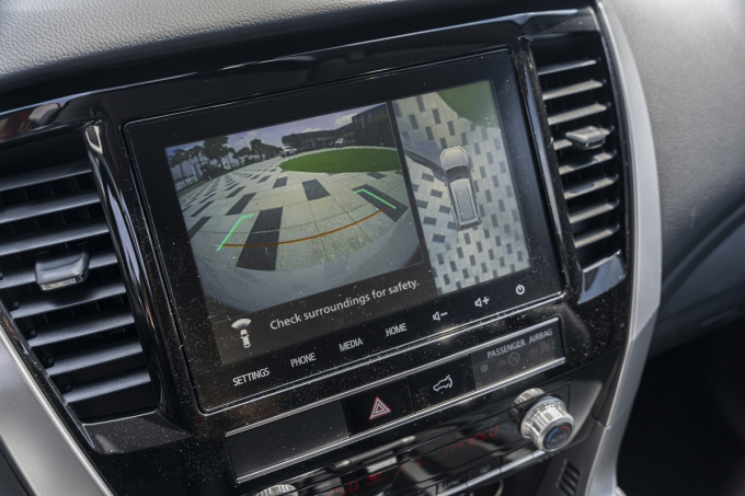 Mitsubishi-Pajero-Sport-2020-Ngoai-canh-Noi-that-4