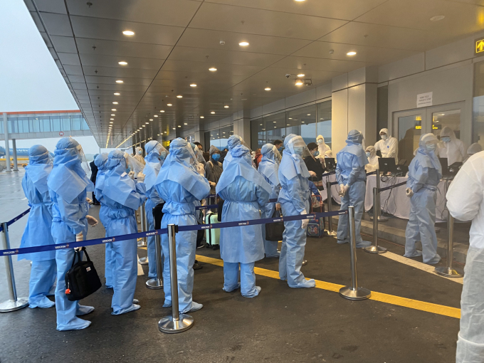 Hành khách, tổ bay sau khi hạ cánh sẽ được kiểm tr